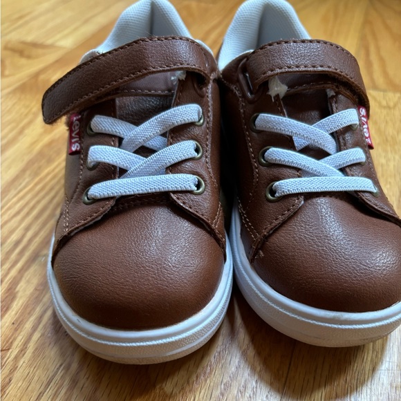 Levi’s Boys Leather Tan and White Sneaker - Picture 5 of 9